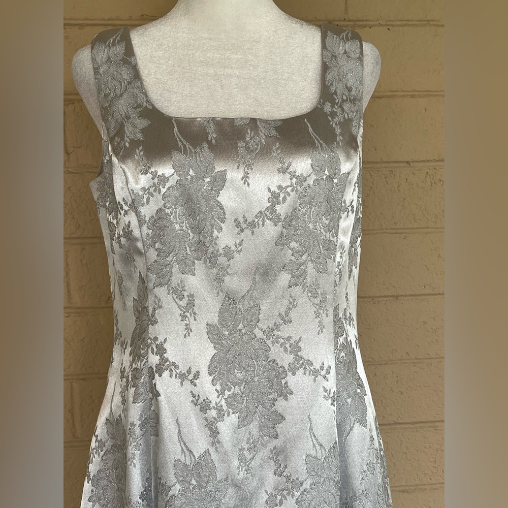 Scott McClintock silver metallic formal/ Prom/ bridesmaid/ wedding dress Vtg. 10 - Picture 3 of 11